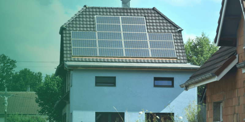 casa-cu-sistem-fotovoltaic