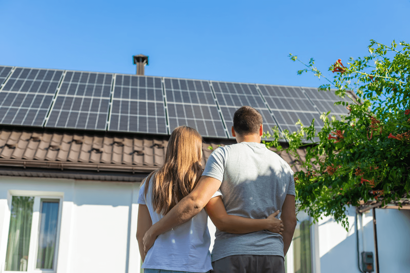 Prosumator Hidroelectrica vs E.ON 2026: unde vinzi energia mai avantajos?